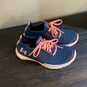 Girls no tie slip on tennis shoes